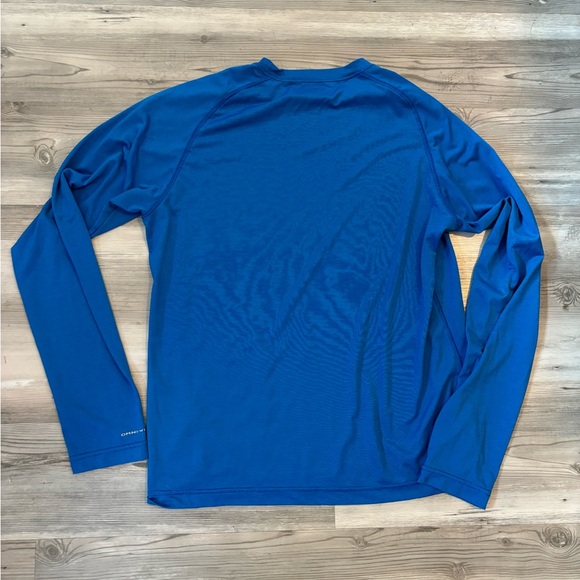 Columbia Long Sleeve Shirt Size Medium, pit to pit is 20, length is 25 - Picture 2 of 6